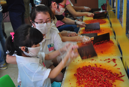 1434092986350429.png 道客巴巴愛心公益行側(cè)記:紅辣椒中的小善大愛178.png